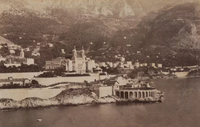 Záliv Montecarlo, 07/1887 (černobílá fotografie)