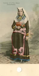 Žena v tradičním kroji, San Polo Matese, Molise, Itálie, cca 1910