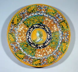 Umyvadlo Aiguiere v dekoru majolika (maiolika) vyrobené z fajánse z Faenzy. Kolem 1540-1550. paříž, musee du Louvre