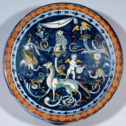 Fajánsový pohár Cafaggiolo zdobí fantastická zvířata. 1510-1520 Paříž, muzeum Louvre