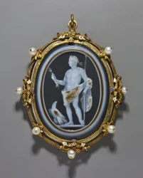 Cameo zobrazující římského císaře jako Jupiter, Cameo: Roman, 41--54 n. l., Rám: Ital, konec 16. století (obrazec: sardonyx; rám: zlato, smalt a perly)