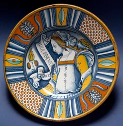 Portrét mladé dámy. Keramický talíř z Deruty v Itálii. Kolem roku 1520. Národní muzeum Bargello, Florencie, Itálie