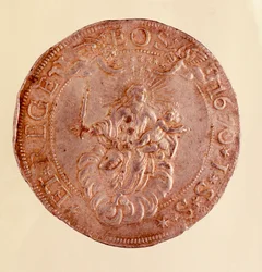 Stříbrná mince z Janovské republiky (Genes) s vyobrazením Panny Marie s Ježíškem. 1670. Prům. 5,8 cm Neapol, museo archeologico
