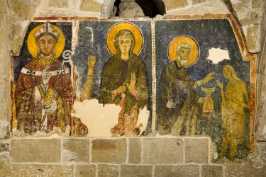 Triptych zobrazující zleva San Cataldo, La Maddalena a San Zosimo, jak podávají svaté přijímání Santa Maria Egiziaca, krypta katedrály.