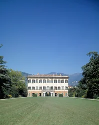 Pohled na fasádu Villa Reale di Marlia (nebo Palazzo Orsetti)