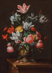 Tulipány a další květiny v malované kameninové barokní váze na dřevěné římse, asi 1630-60 (olej na plátně)