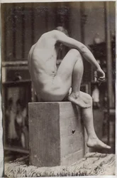 Studie modelu mužského aktu, sedícího a viděného ze strany, v ateliéru Jacquese de Lalaing