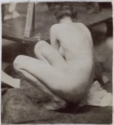 Studie modelu ženského aktu při pohledu zezadu v ateliéru Jacquese de Lalaing, předběžná studie pro prvek pro fontánu v Musee des Beaux arts, Tournai a pro kruhovou fontánu