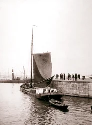 Kanál, Marken Island, Nizozemsko, 1898.