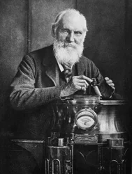 Lord Kelvin, skotský matematik a fyzik, se svým kompasem, 1902