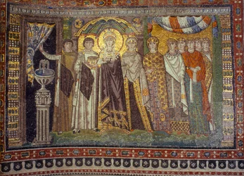 Mozaiky zobrazují císařovnu Theodoru obklopenou jejími dvorními dámami. Kostel San Vitale, Ravenna, Itálie.