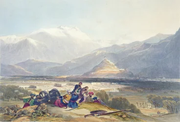Bala Hissar a město Kábul s britskými opevněními z kopce Ba Maroo, začíná nepřátelství, deska 16 z „Scenery, Inhabitants and Costumes of Afghanistan“, vyryto R. Carrickem (c.1
