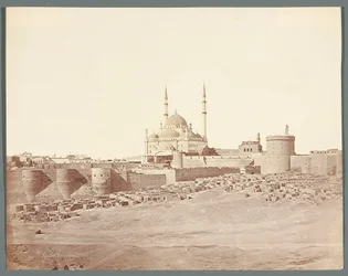 Egypt. Káhira. Celkový pohled na Citadelu s alabastrovou mešitou Muhammada Alího (1830-1848)