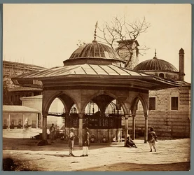 "Fontána na nádvoří chrámu Hagia Sofia"