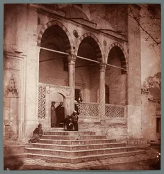 „Portikus Süleymaniye“ [Istanbul. Portikus mešity Süleymaniye]