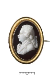 George IV jako princ z Walesu, kolem roku 1790 (zlato a bílé sklo)