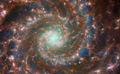 Fantomová galaxie napříč spektrem