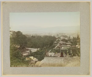 Město Kjóto z Maruyama, Japonsko (ručně kolorovaná černobílá fotografie)