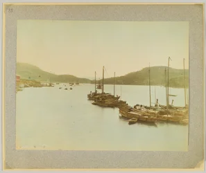 Onomichi, Bingo, Japonsko (ručně kolorovaná černobílá fotografie)