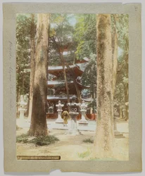 Pagoda v parku Uyeno, Tokio, Japonsko (ručně kolorovaná černobílá fotografie)