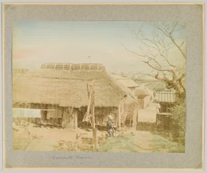 Rolnický dům, Japonsko (ručně kolorovaná černobílá fotografie)