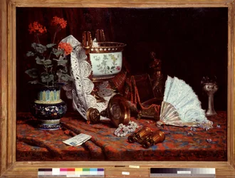 Zátiší má vějíř Stůl pokrytý vázou, hrnec s muškáty, dalekohled. Obraz Jean Baptiste Olive (1848-1936) 20. století Sun. 85x115 cm Povinná zmínka: Kolekce fondation needs de provence, Marseille