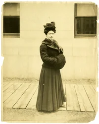 Ely Letsonová? Dr Elizabeth Letson Bryan, kolem 1905-40 (želatinová stříbrná fotografie)