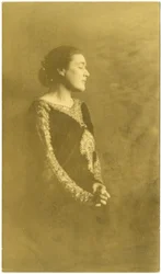 Fanny Hurst, kolem 1909-20 (želatinová stříbrná fotografie)