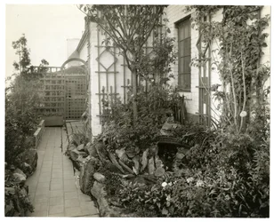 Zahrada paní Reginy Jaisové, cca 1936-37 (želatinová stříbrná fotografie)