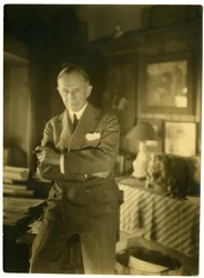 John McCutcheon, karikaturista z Chicaga, kolem 1905-1940 (želatinová stříbrná fotografie)