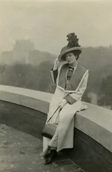 Viola Allen, cca 1920-30 (želatinová stříbrná fotografie)