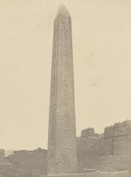 Louqsor, Obelisk, východní a jižní strana