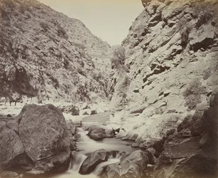 ?Ostrý obrat v soutěsce [pod Ali Masjid], velmi drsný kousek?, 1879