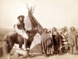Lakotské indiánky v týpí, 1891