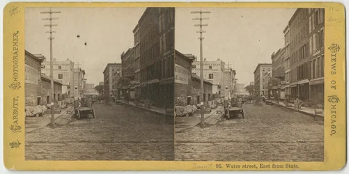 Stereograf pohledu na Water Street při pohledu na východ od State Street, Chicago, c.1870