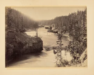 Peřeje Yellowstonu nad vodopády