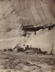Ruiny Cliff Dwellings, Cañon de Chelly, Arizona, c. 1879-1881.