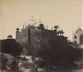Taj Mahal, zadní pohled na Rest-House, s postavou