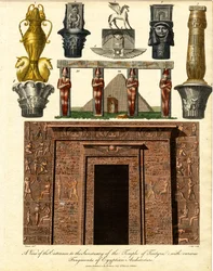 Pohled na vchod do svatyně chrámu Tentyra: s různými fragmenty egyptské architektury