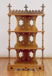 Vyřezávané a zlacené gotické rohové co ne, kolem roku 1860 (ořechové dřevo)