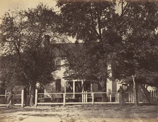 Aiken House, na Weldon Railroad, Virginia., únor 1865 (tisk abumen připevněný na tkaný papír)