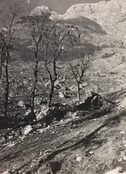 Album "Moje světová válka - vzpomínky na jihozápadní frontu v Korutanech, Itálie, Trentino-Alto Adige) 31.3.1915-12.11. 1918 - Vídeň Josefa Zohleho ": válečná zóna (č/b foto)