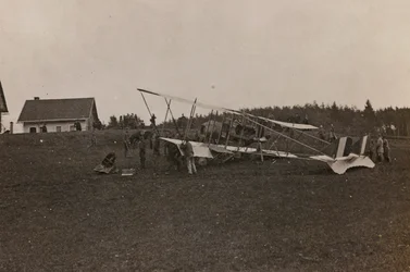 Album "Moje světová válka - vzpomínky na jihozápadní frontu v Korutanech, Itálie, Trentino-Alto Adige) 31.3.1915-12.11. 1918 - Josef Zohles Vídeň ": Rakouští vojáci s mi