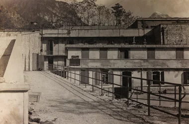 Album "Moje světová válka - vzpomínky na jihozápadní frontu v Korutanech, Itálie, Trentino-Alto Adige) 31.3.1915-12.11. 1918 - Vídeň Josefa Zohleho ": pevnost Chiusaforte
