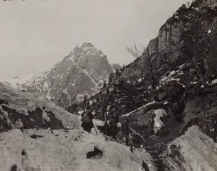 Album "Moje světová válka - vzpomínky na jihozápadní frontu v Korutanech, Itálie, Trentino-Alto Adige) 31.3.1915-12.11. 1918 - Vídeň Josefa Zohleho ": Rosskofel (Monte Cavallo) (