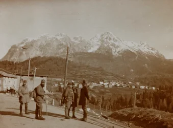 Album "Moje světová válka - vzpomínky na jihozápadní frontu v Korutanech, Itálie, Trentino-Alto Adige) 31/03/1915-12/11/ 1918 - Josef Zohles Wien ": Rakouští vojáci v Itálii
