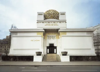 OLBRICH, Josef Maria (1867-1908). Vídeňská secesní budova. 1898. RAKOUSKO. Vídeň. Fasáda. Vídeňská zasedání. Architektura.