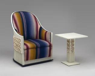 Gondola Chair, Wiener Werkstatte, cca 1923 (barva a stříbro na dřevě s perletí, reprodukce čalounění)