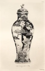 Dějiny keramického umění: A Descriptive and Philosophical Study of Pottery of All Ages and All Nations: Japonsko: Chrysanthemo-Paeonian Family. -Jar, "Potiche", se psem Fo a kaprem vyskakujícím z vody (deska III)