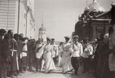 Ruská královská rodina na návštěvě kláštera Sarov, Rusko, 1903
